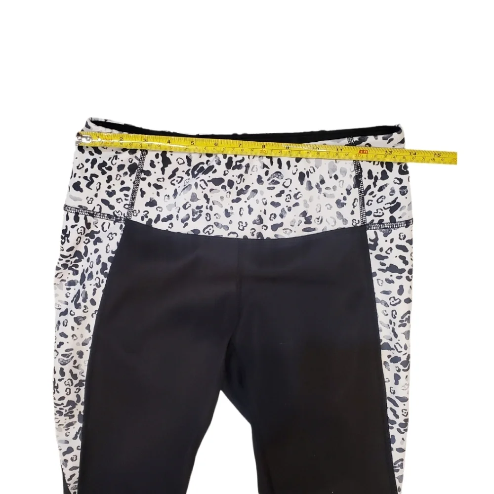 Apana Women's Black Animal Print 7/8 Workout Leggings‎ Medium